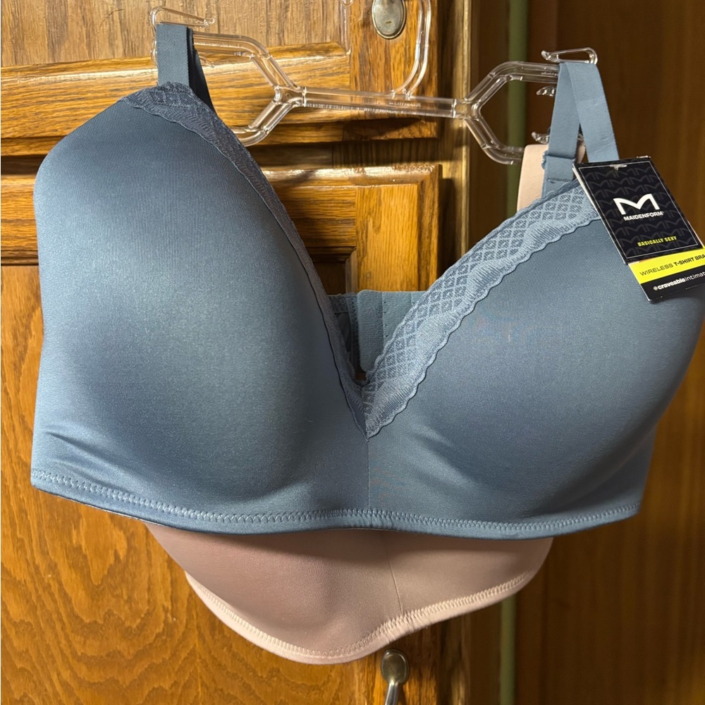 Maidenform 2 pack 40D Wireless T-Shirt Bras- tan plain & Blue w/ lace trim